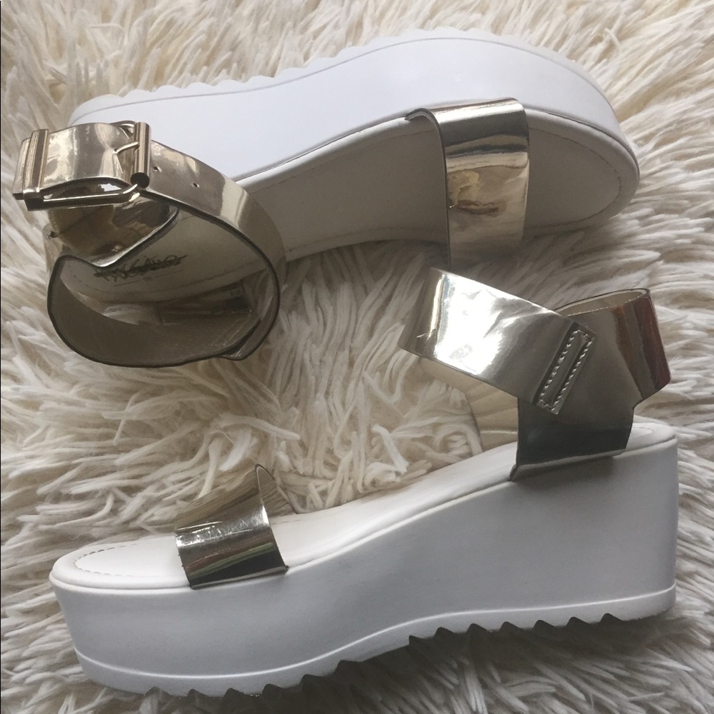 Retro-style platforms